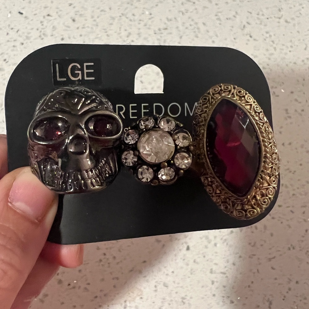 Topshop Large Skull set ring.